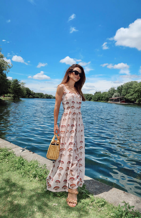 Camila Almeida veste: Total Look Túnica e Calça Cogumelo Bege