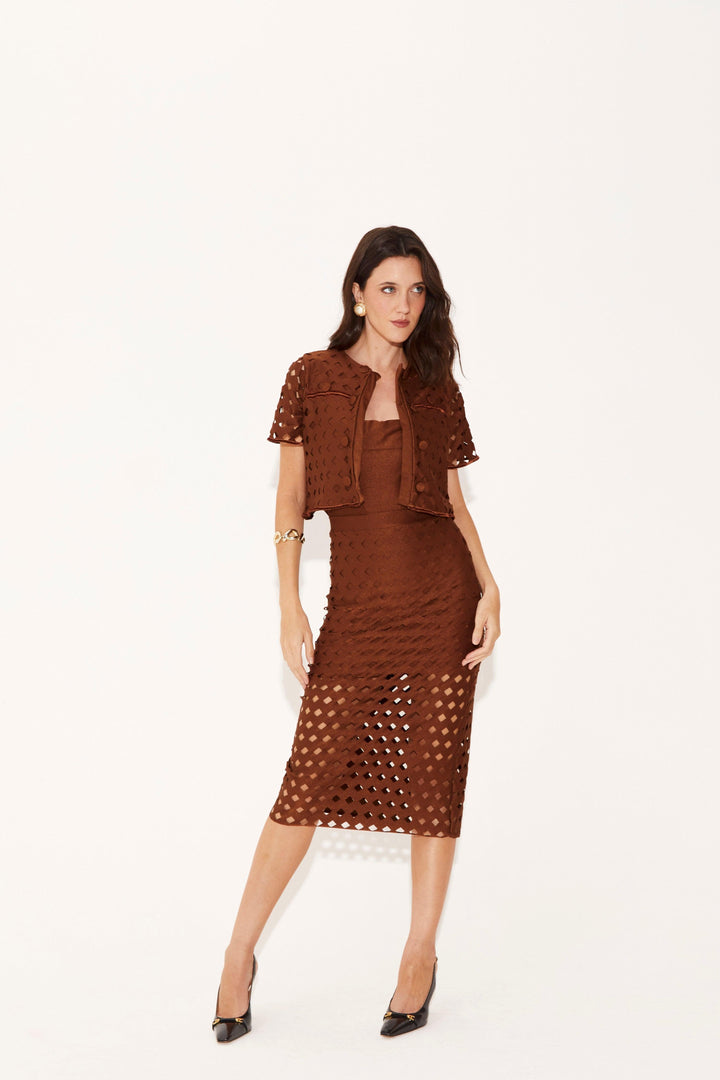 Total Look: Saia Mídi e Casaqueto Laser Brown