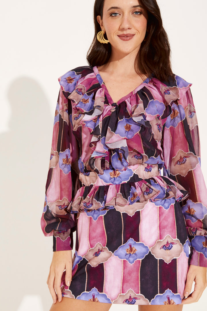 Total Look: Saia Bia e Blusa Elise Tapestry