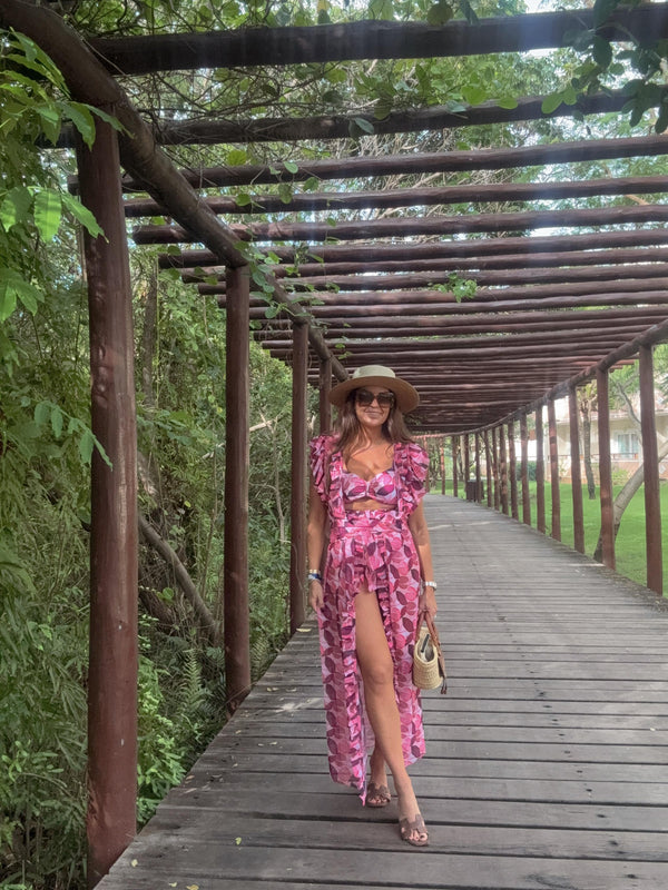 Katya Faro veste: Saída Mia e Maiô Grace Bay Foliage