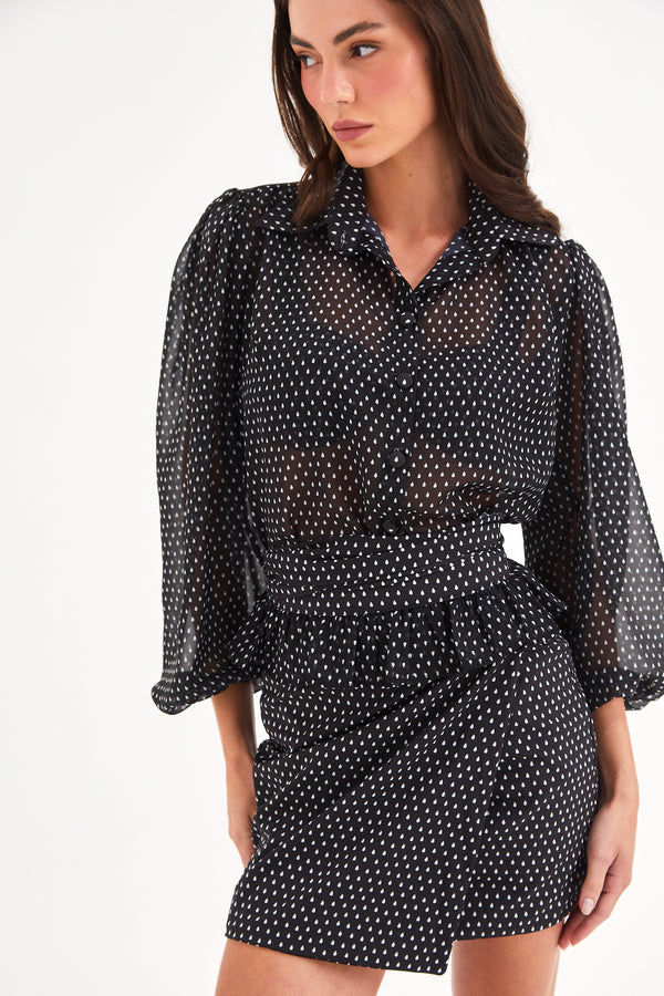 Total Look: Camisa Antônia e Saia Florence Gotas Black