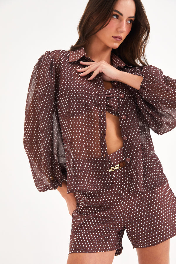 Total Look: Camisa Antônia e Short Aline Gotas Expresso