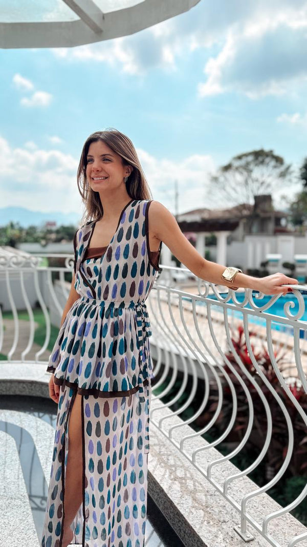 Carol Kucher veste: Total Look Saída Capa e Maiô Cascais Green Swatch