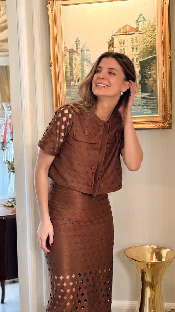 Carol Kucher veste: Total Look Casaqueto e Saia midi brown